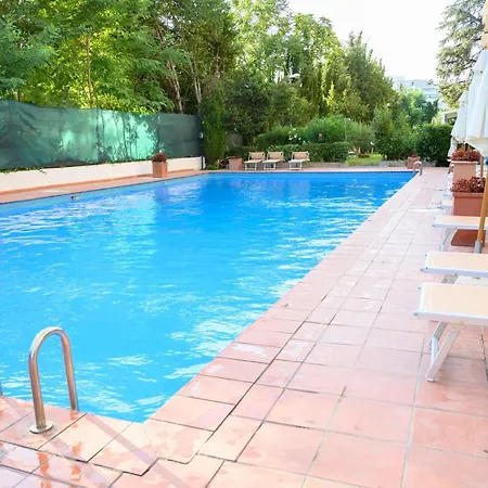 Apartment Laura Sweet Con Piscina *