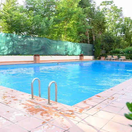 Laura Sweet Con Piscina