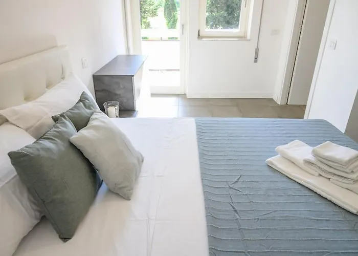 アパート Laura Sweet Con Piscina ローマ