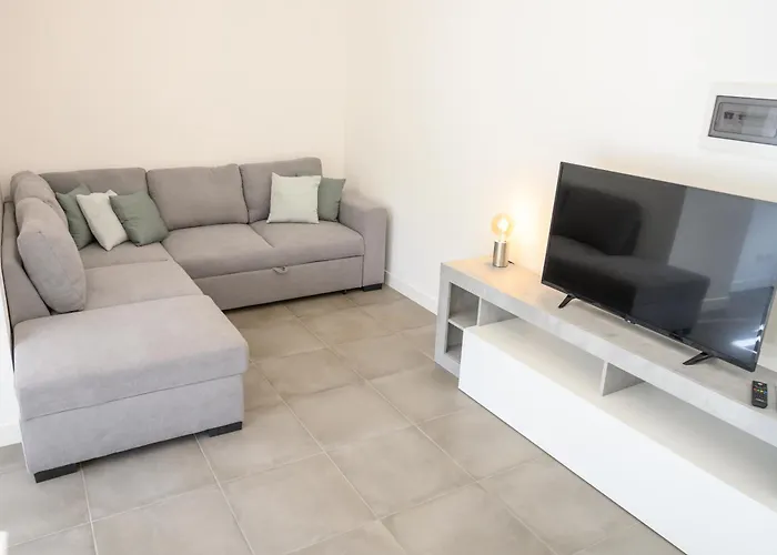 Laura Sweet Con Piscina アパート