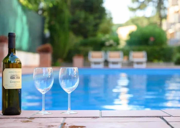 Laura Sweet Con Piscina アパート