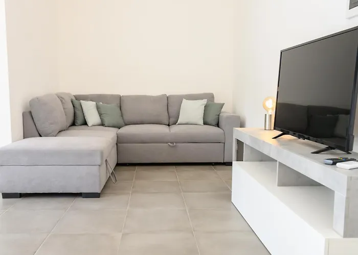 Laura Sweet Con Piscina